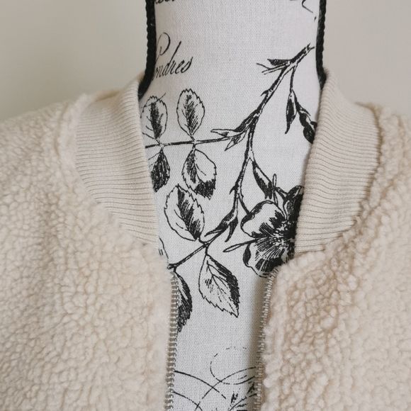 Old Navy teddy bomber - Picture 2 of 8